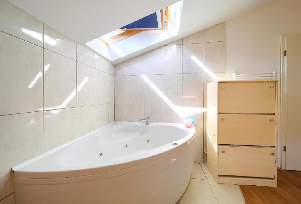 Luxury Apartments Vanessa, نجيفيش المظهر الخارجي الصورة